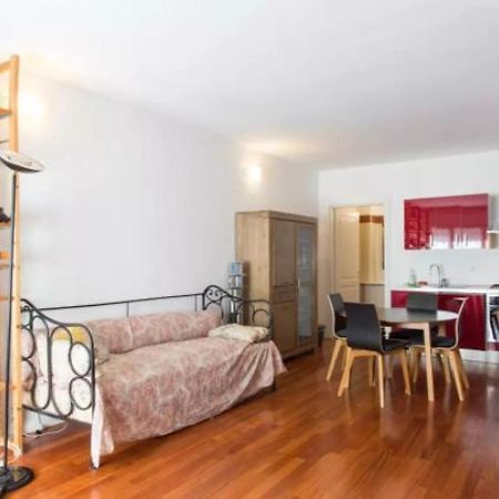 Vintage Apartment In Corvetto Area Milano Exterior foto